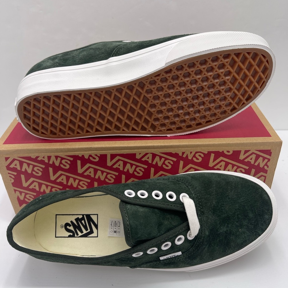 Vans WMNS Dark Green Suede Sneakers Authentic
Pig Suede Dried Kelp
VN000D7YEMU - Picture 4 of 16